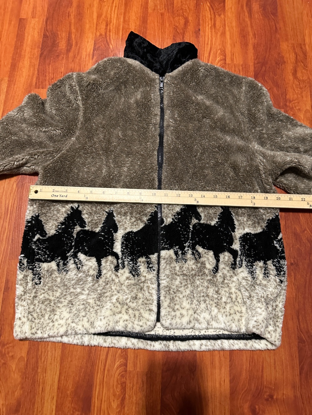 Vintage 90’s horse print fleece jacket. - Picture 5 of 7